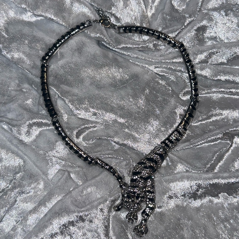 Elegant White Bengal Tiger Necklace Who-Dey